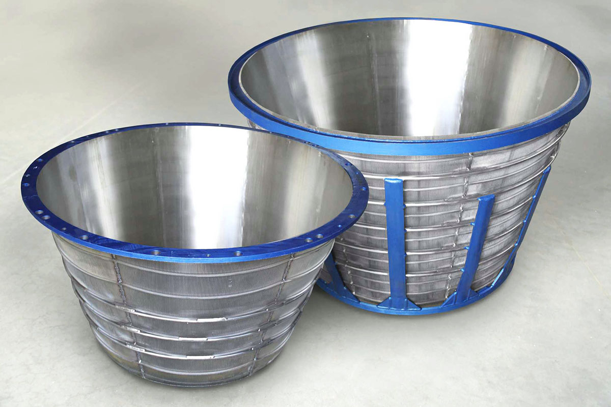 Conical wedge wire screen baskets with reinforced rims