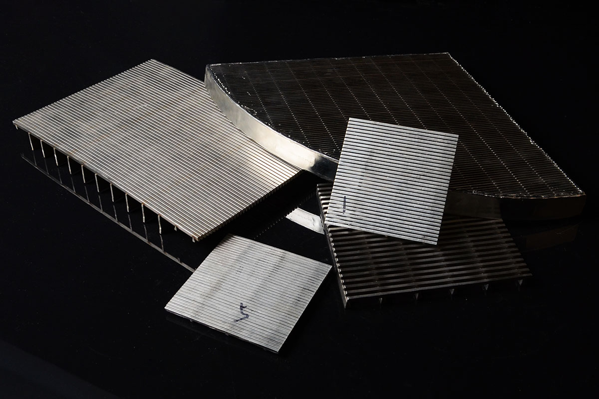 Flat and curved stainless steel wedge wire panel samples